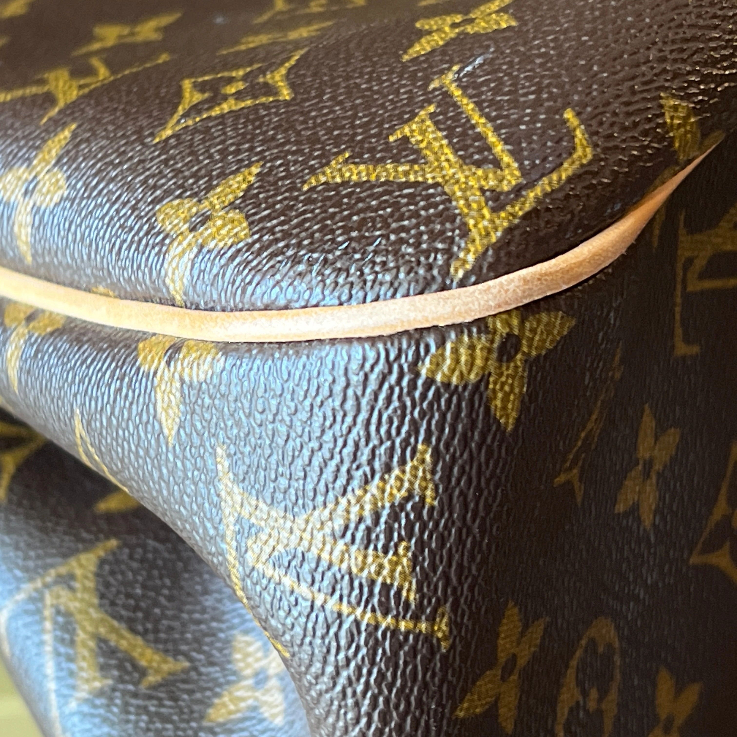 LOUIS VUITTON Monogram Batignoles Shoulder Bag