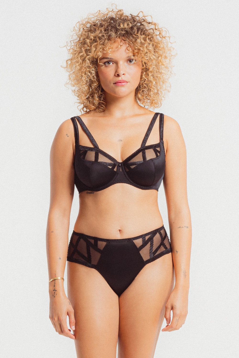 Série Embroidery Shorty