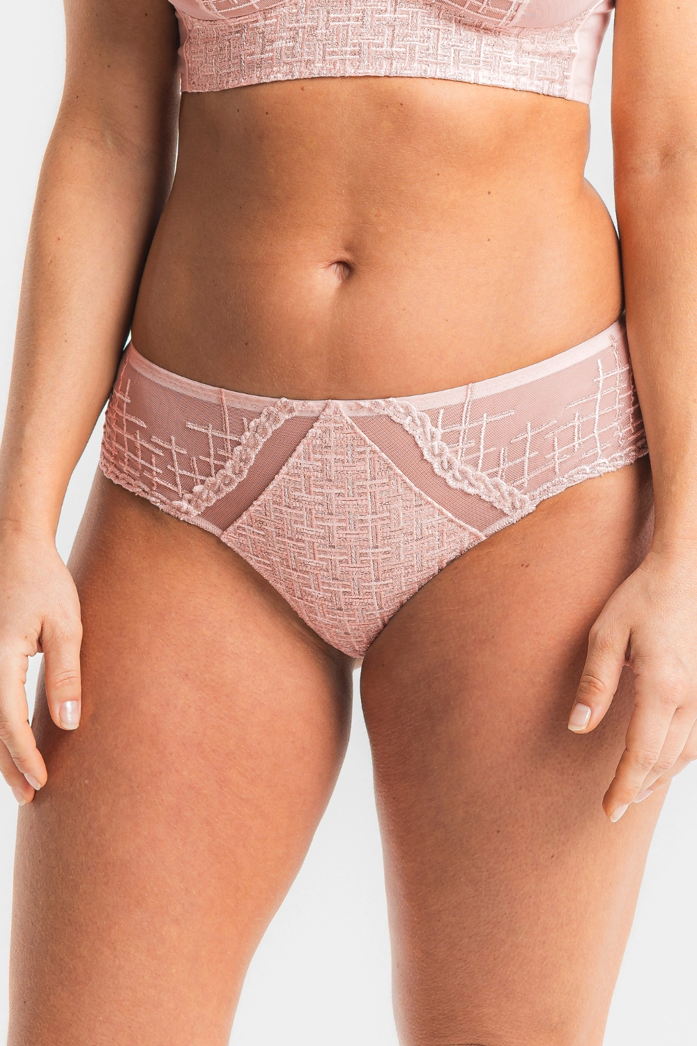 Tweegy Embroidered Shorty